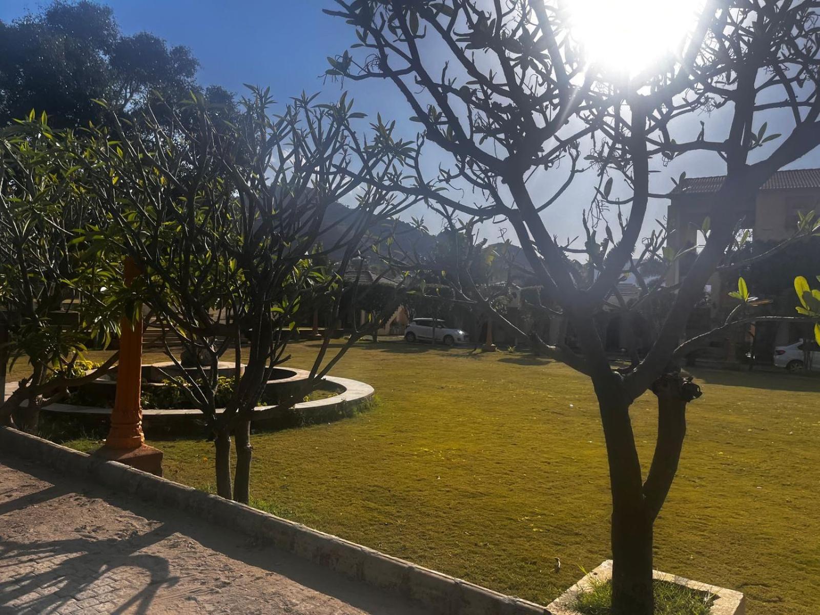 Lokesh Hotel Talai  Luaran gambar