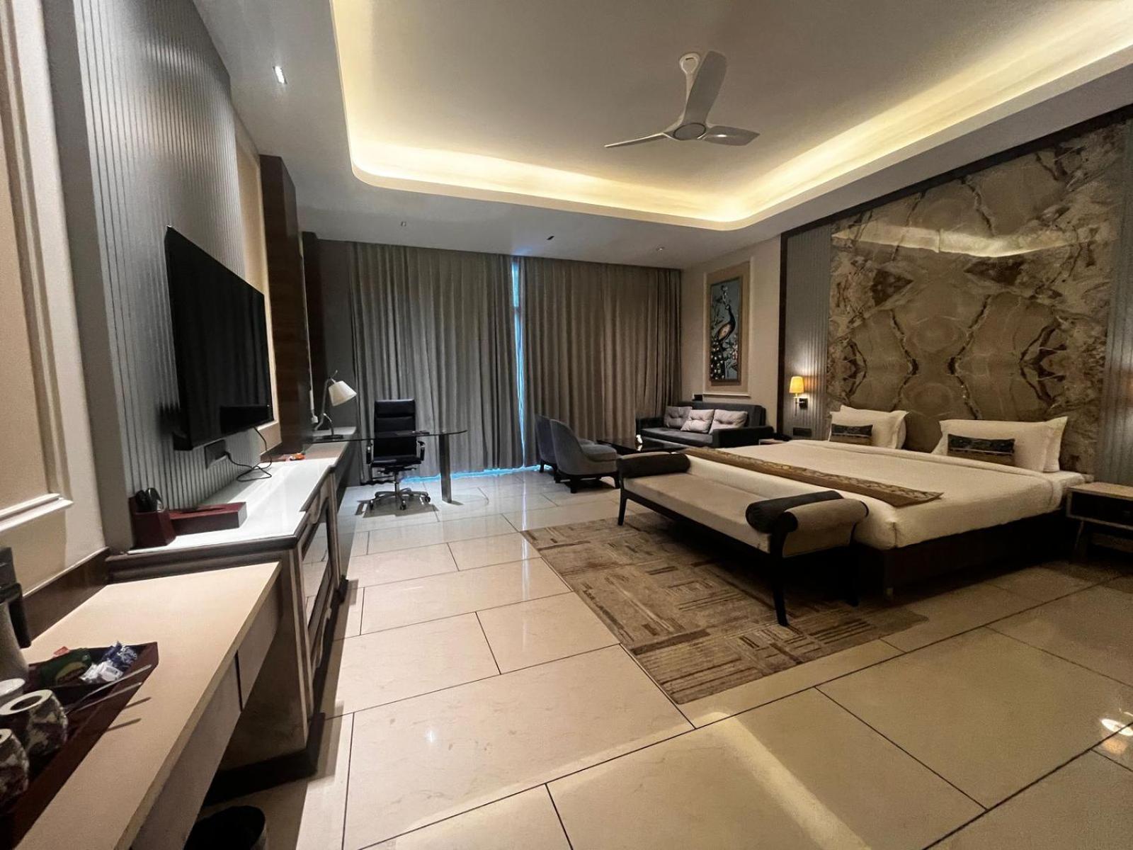Lokesh Hotel Talai  Luaran gambar